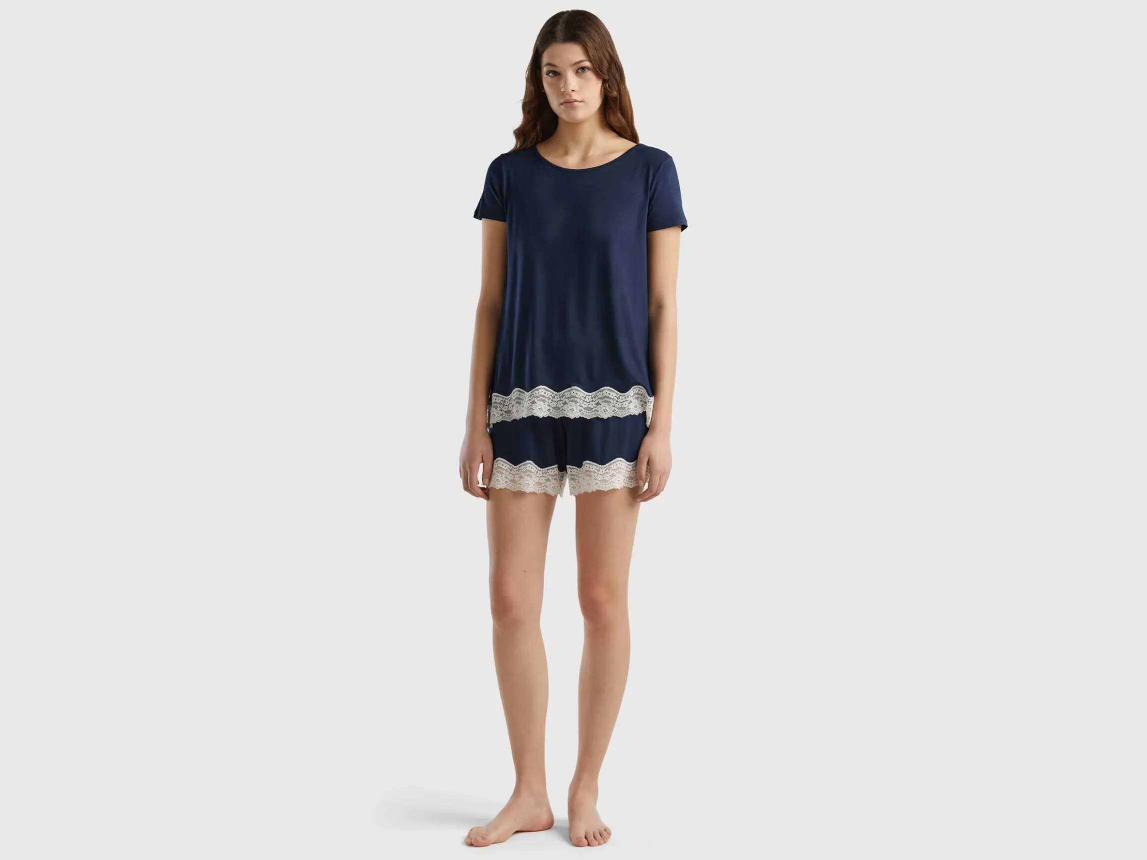 Short sleeve t-shirts with lace