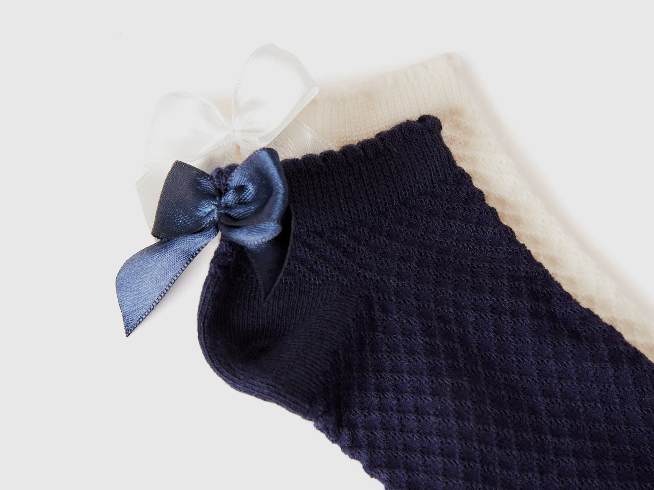 Short socks with bow