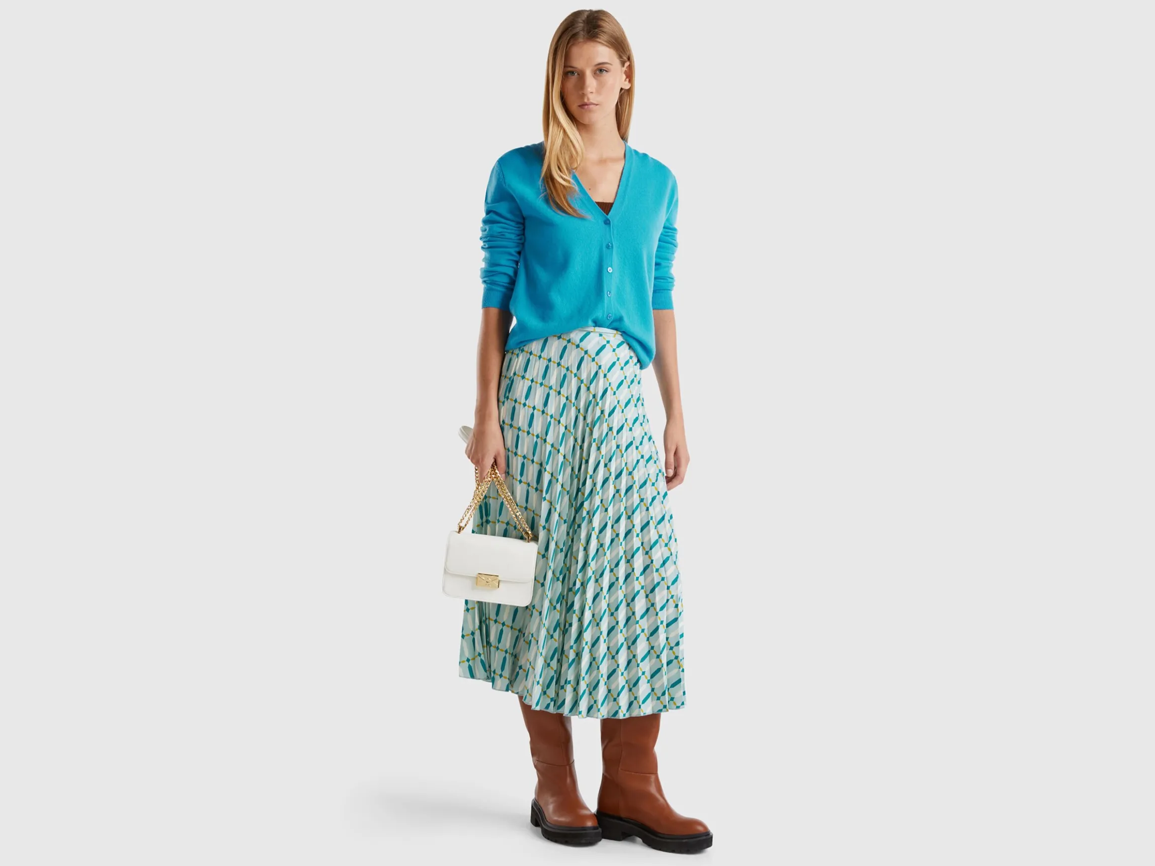 Sky blue V-neck cardigan in pure Merino wool