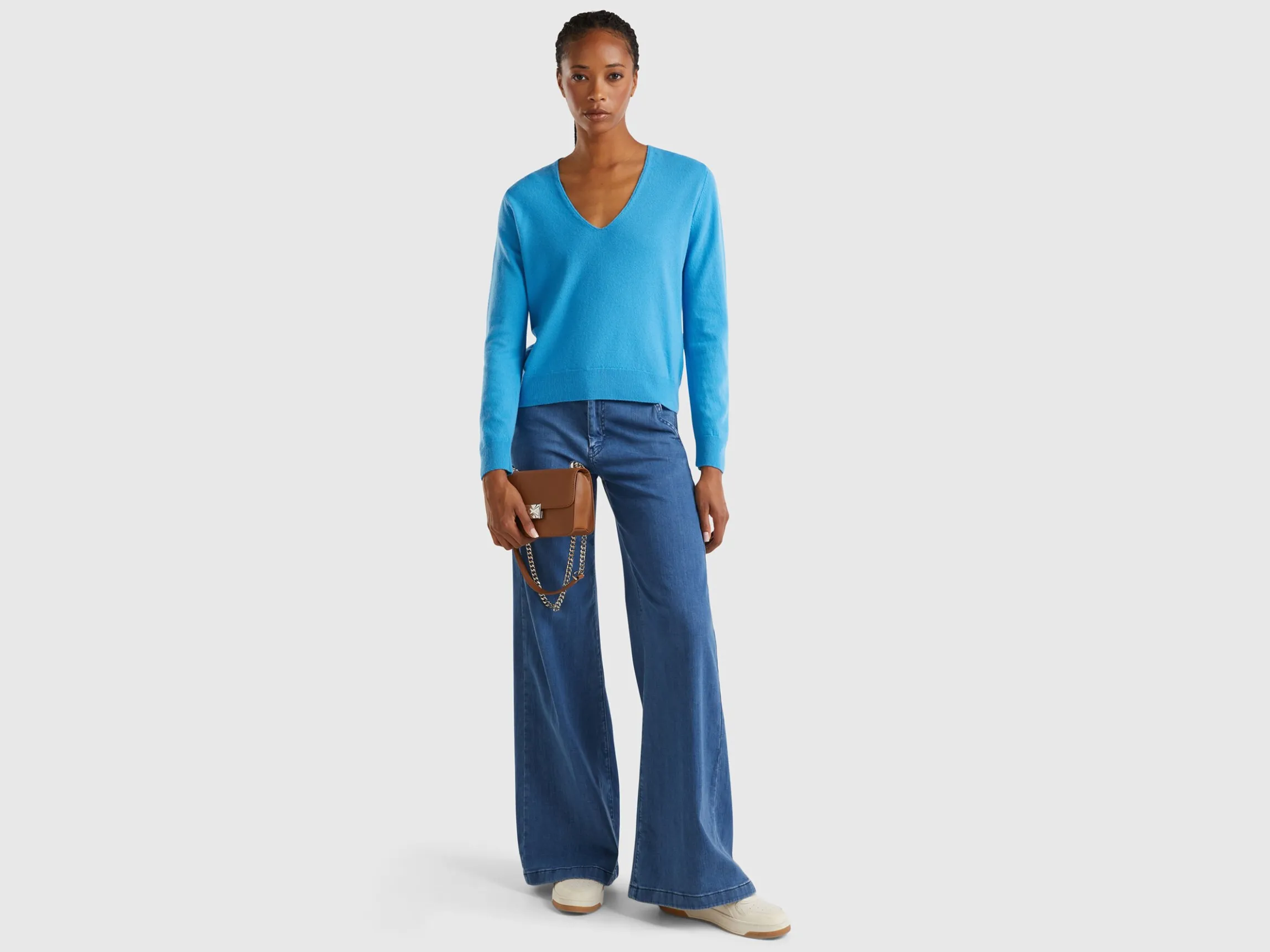 Sky blue V-neck sweater in pure Merino wool