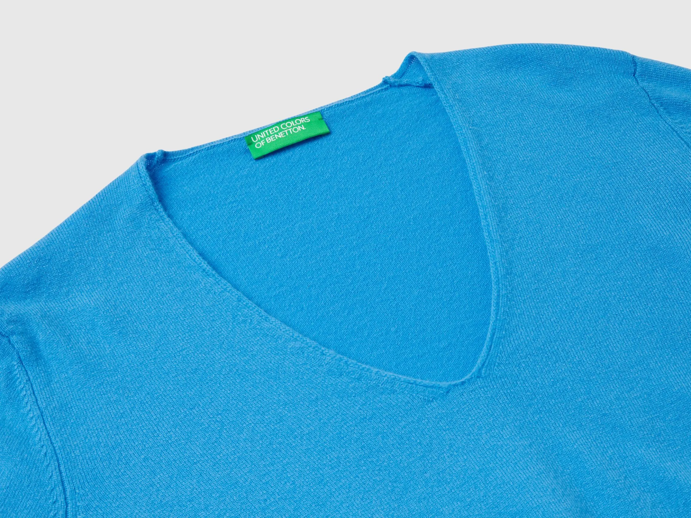 Sky blue V-neck sweater in pure Merino wool