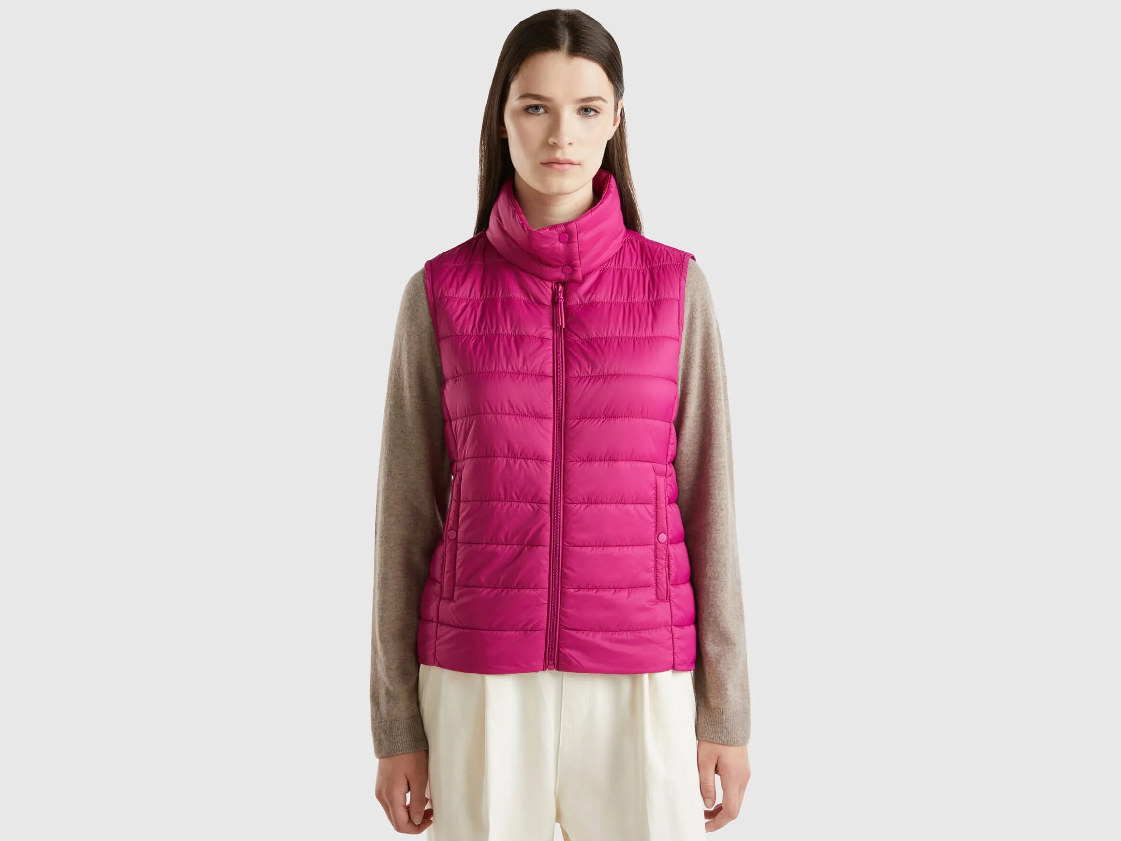 Sleeveless puffer jacket with recycled wadding