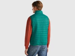 Sleeveless puffer jacket with recycled wadding