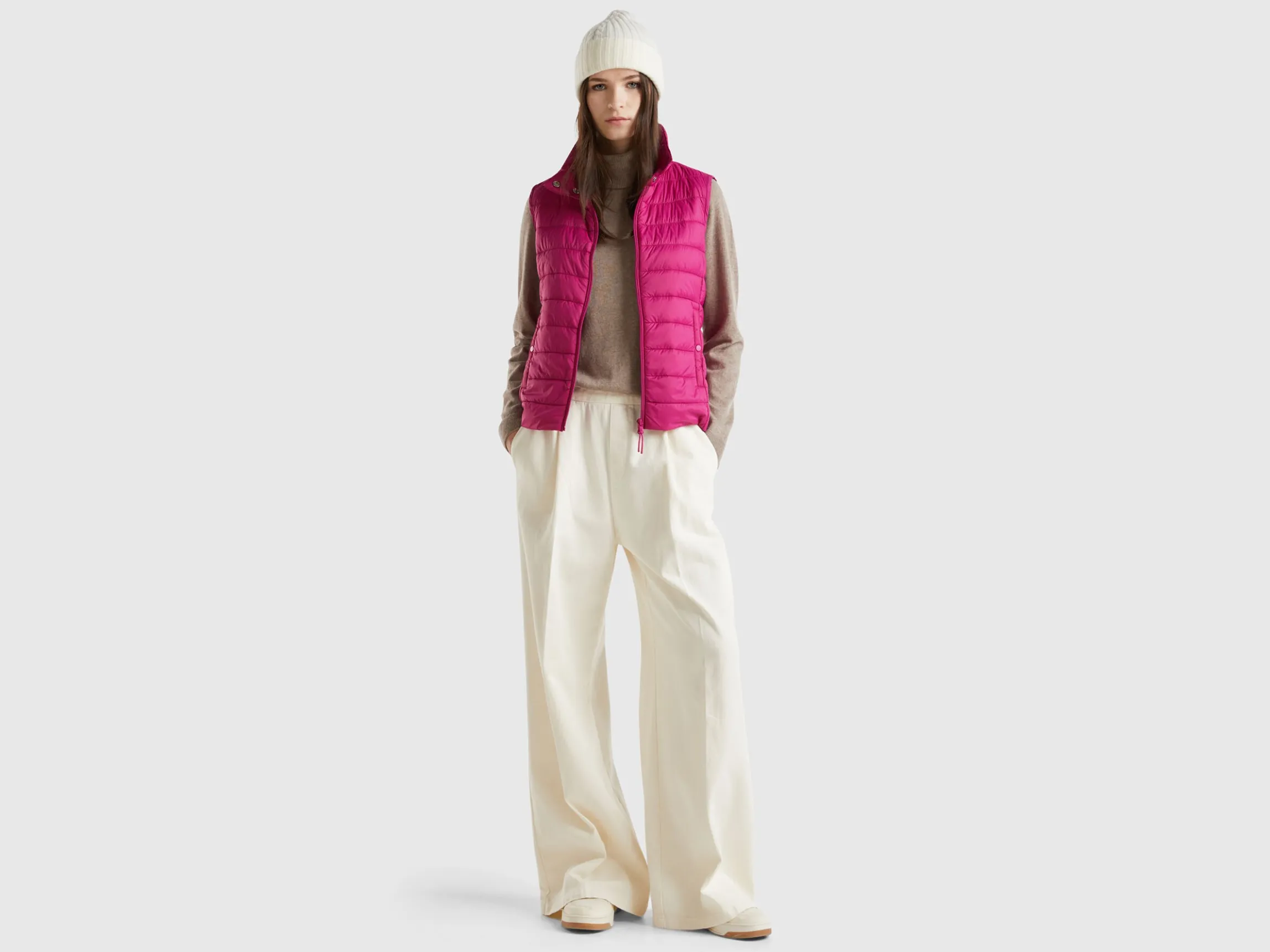 Sleeveless puffer jacket with recycled wadding