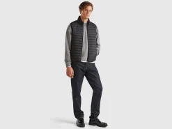 Sleeveless puffer jacket with recycled wadding