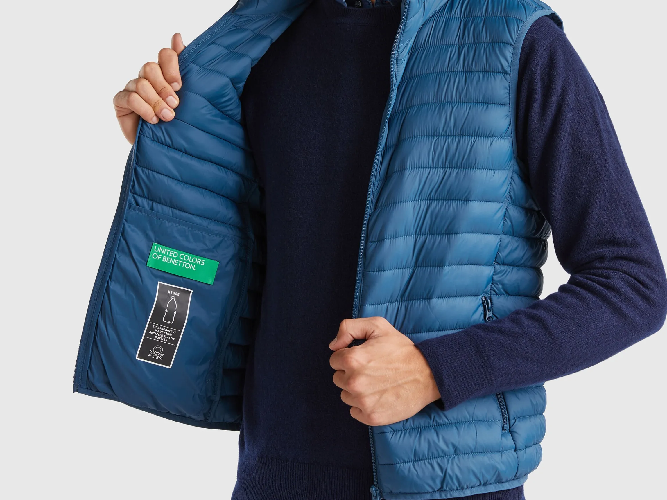 Sleeveless puffer jacket with recycled wadding