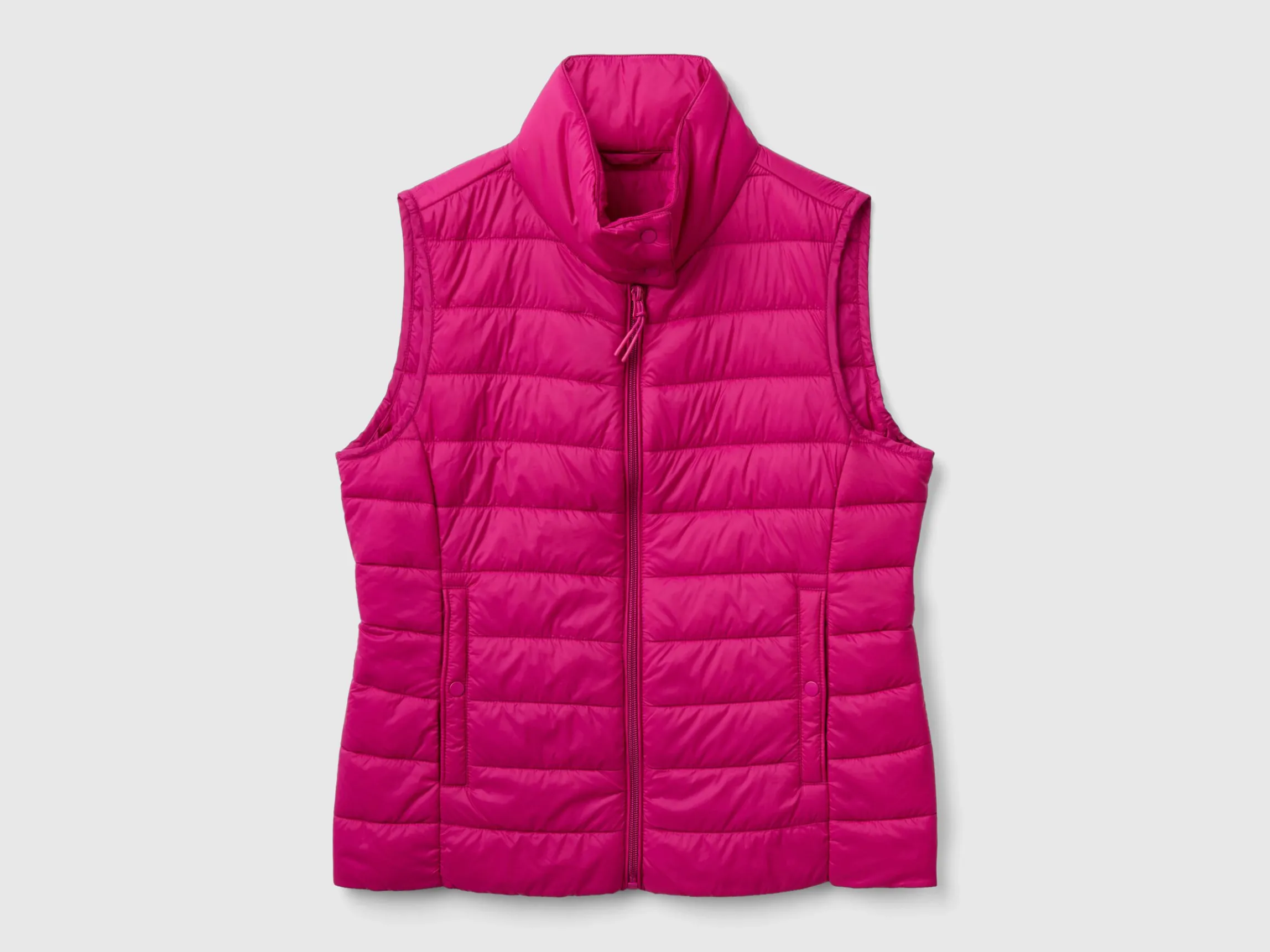 Sleeveless puffer jacket with recycled wadding