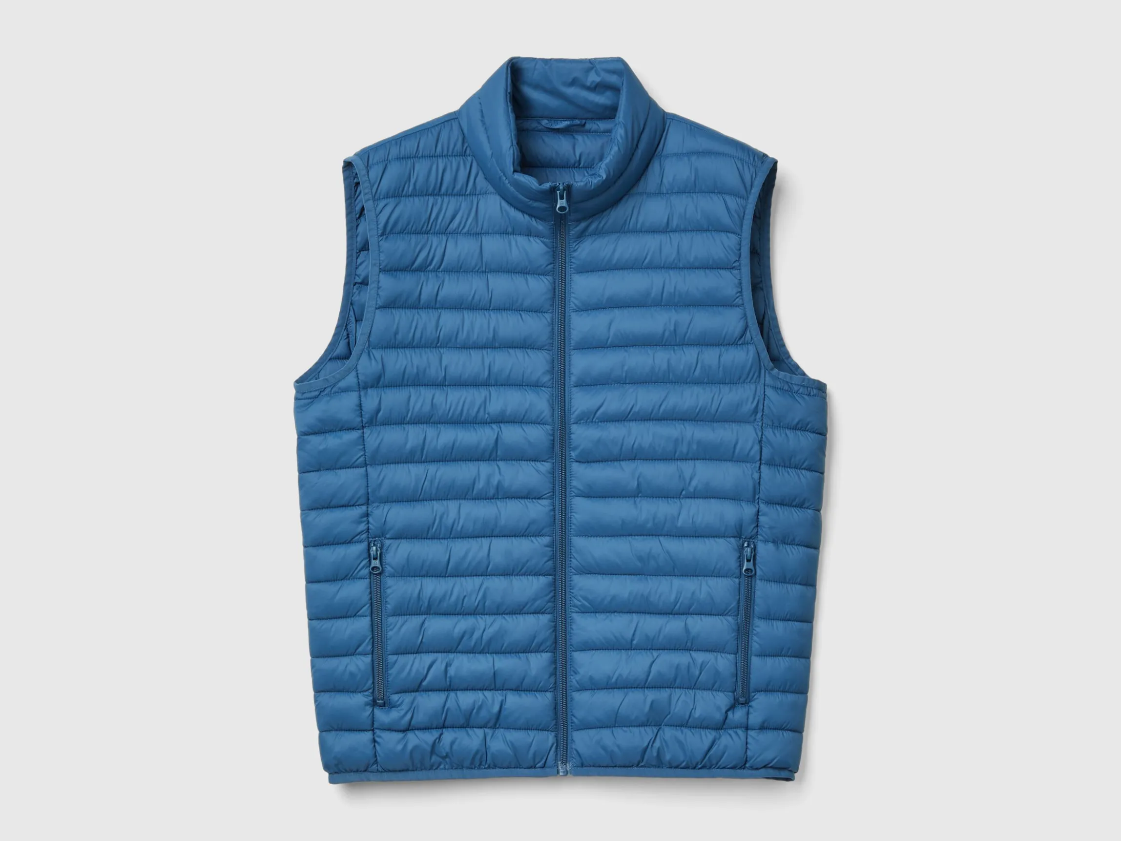 Sleeveless puffer jacket with recycled wadding