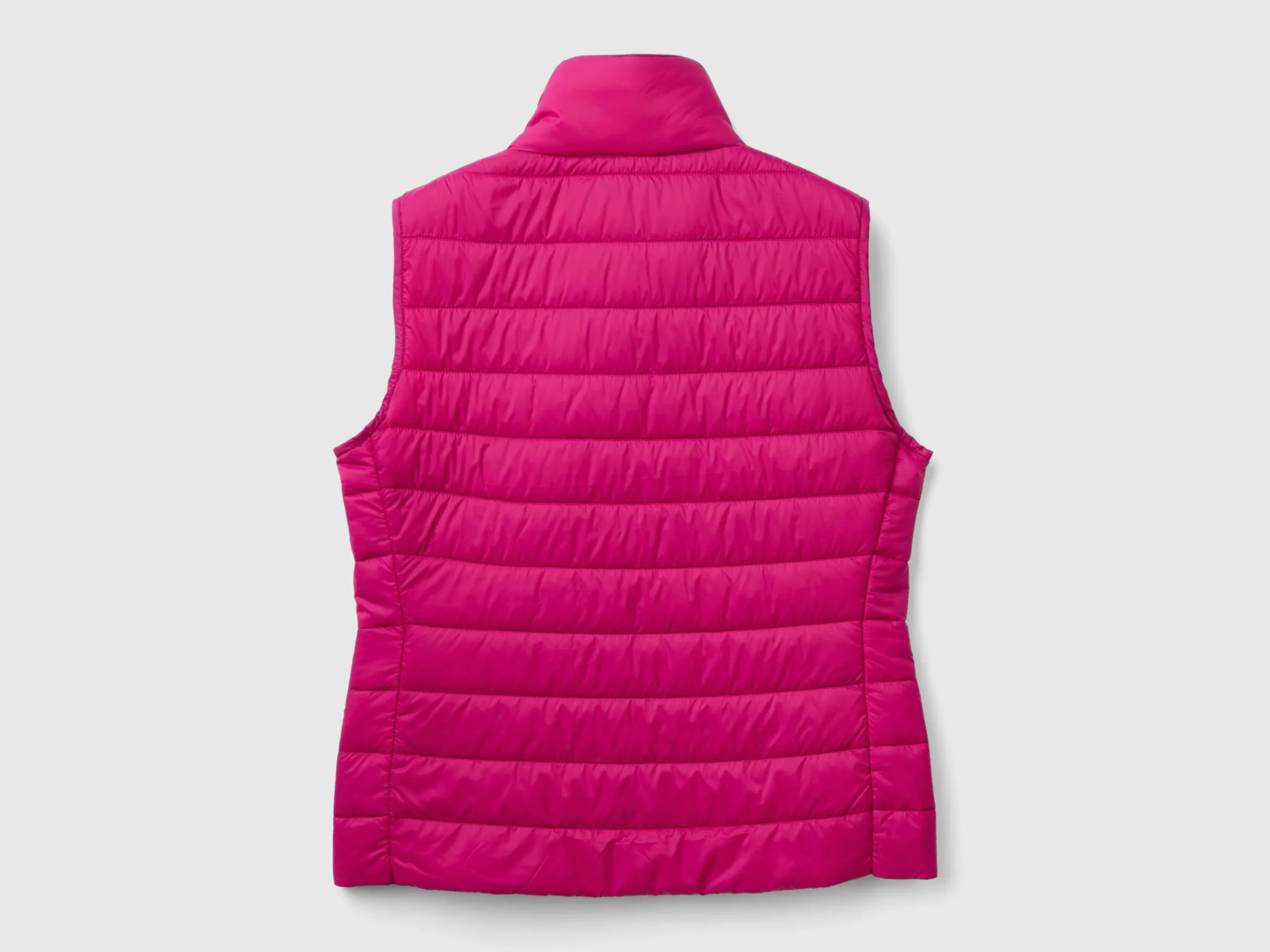Sleeveless puffer jacket with recycled wadding