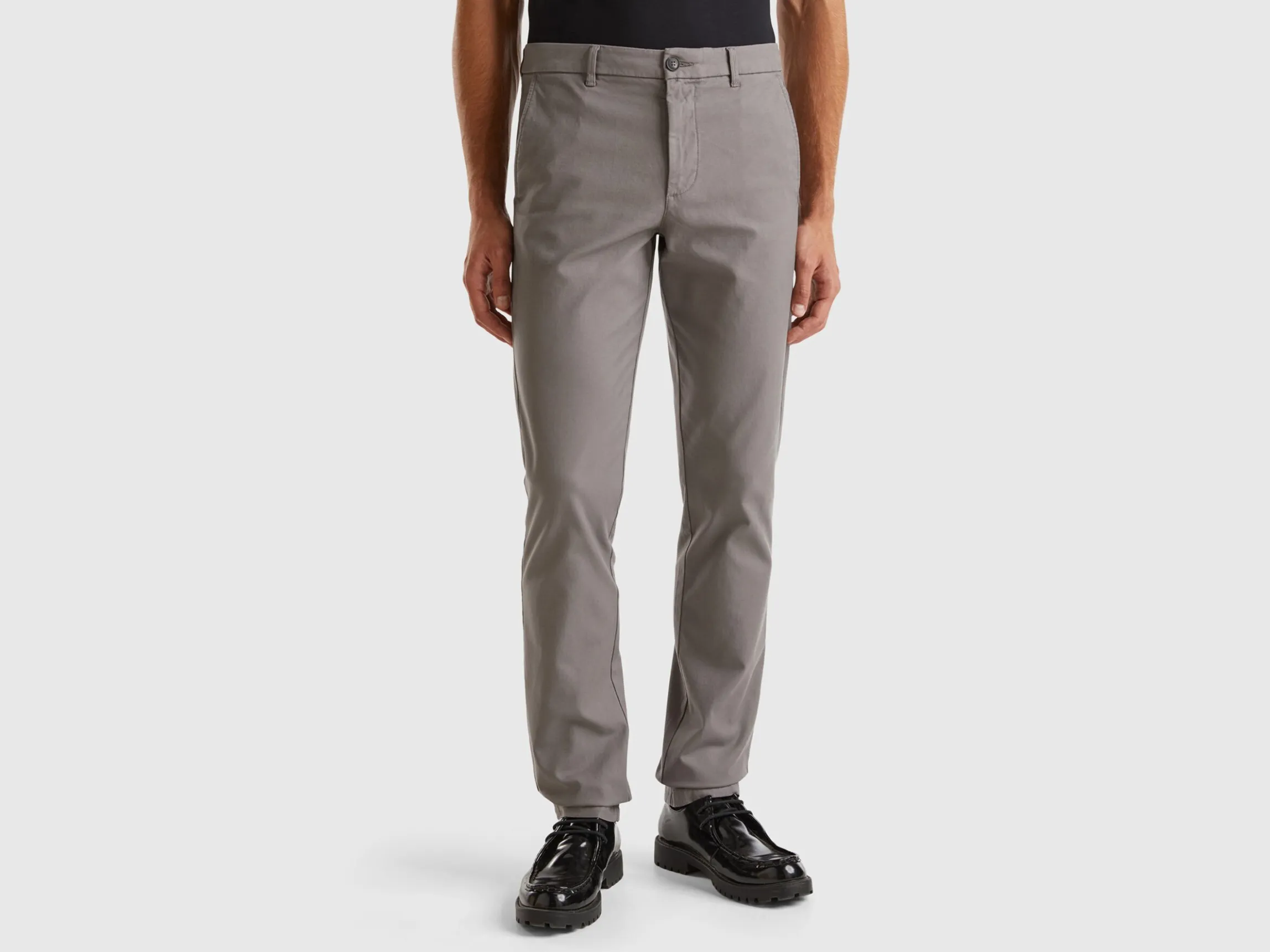 Slim fit chinos in stretch cotton