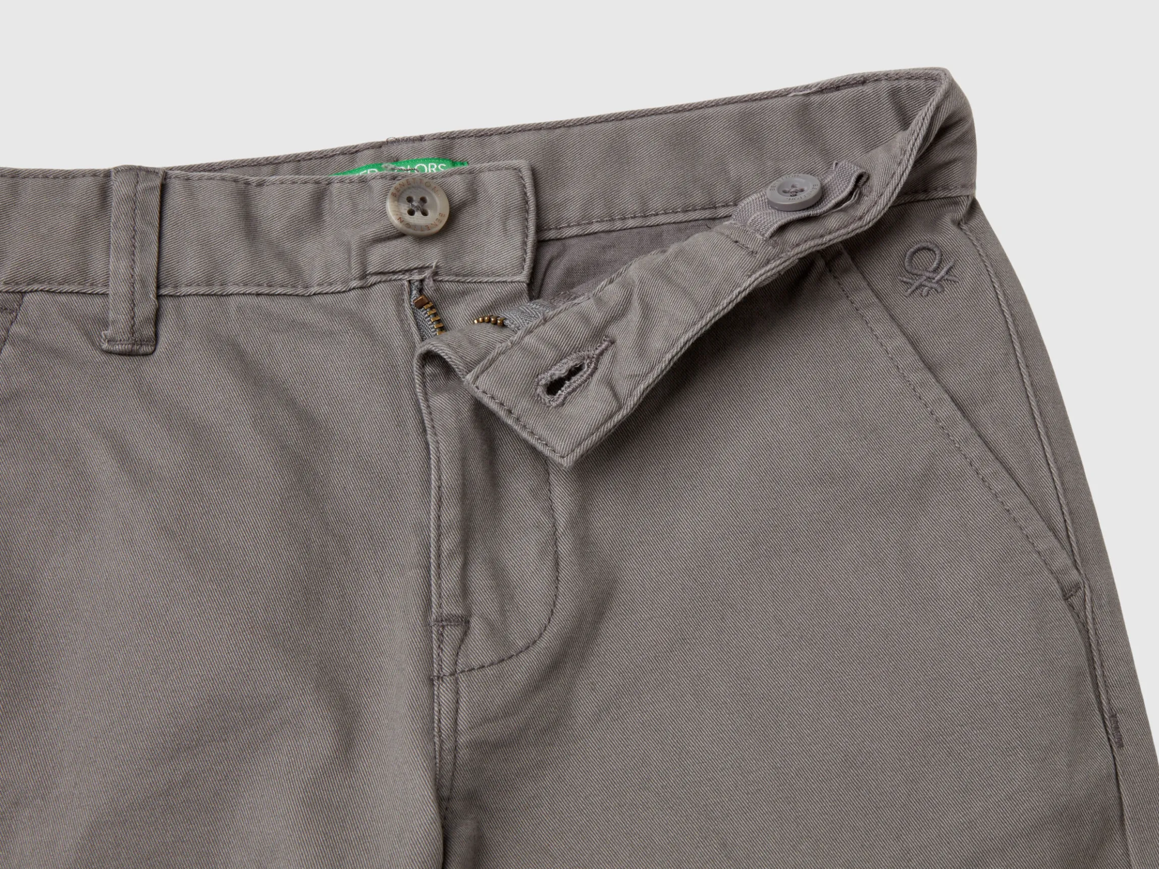 Slim fit chinos in stretch cotton