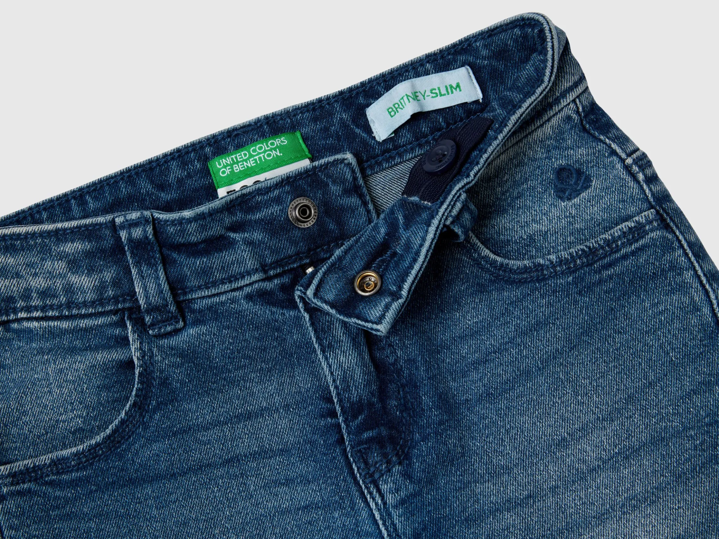 slim fit jeans