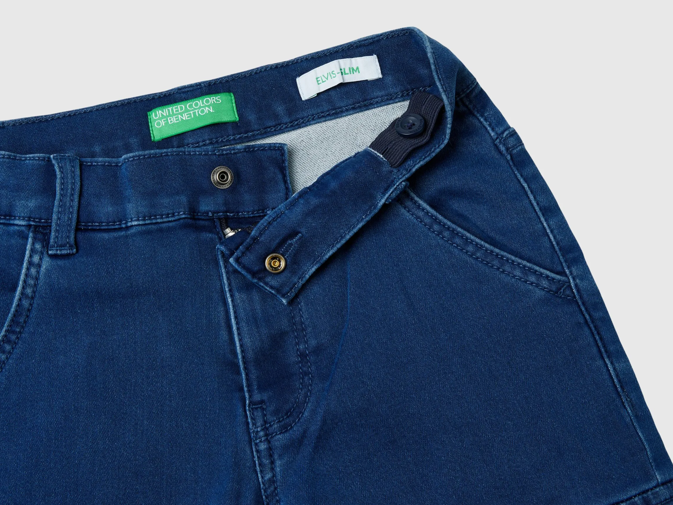 Slim fit jeans with big pockets