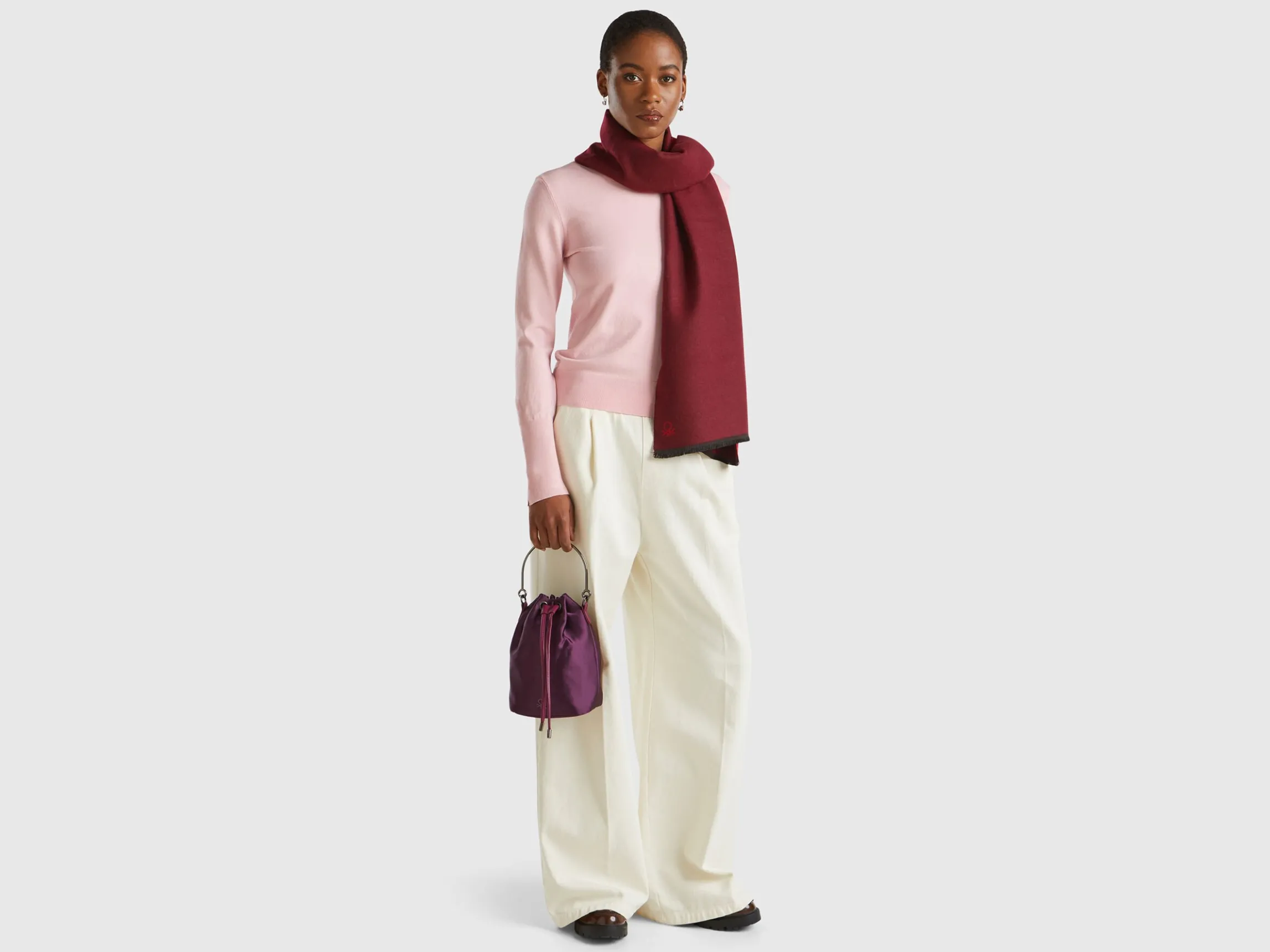 Slim fit sweater in viscose blend
