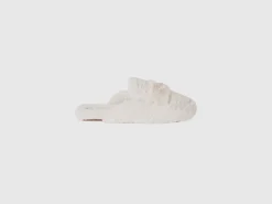 Slippers in faux fur
