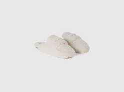 Slippers in faux fur