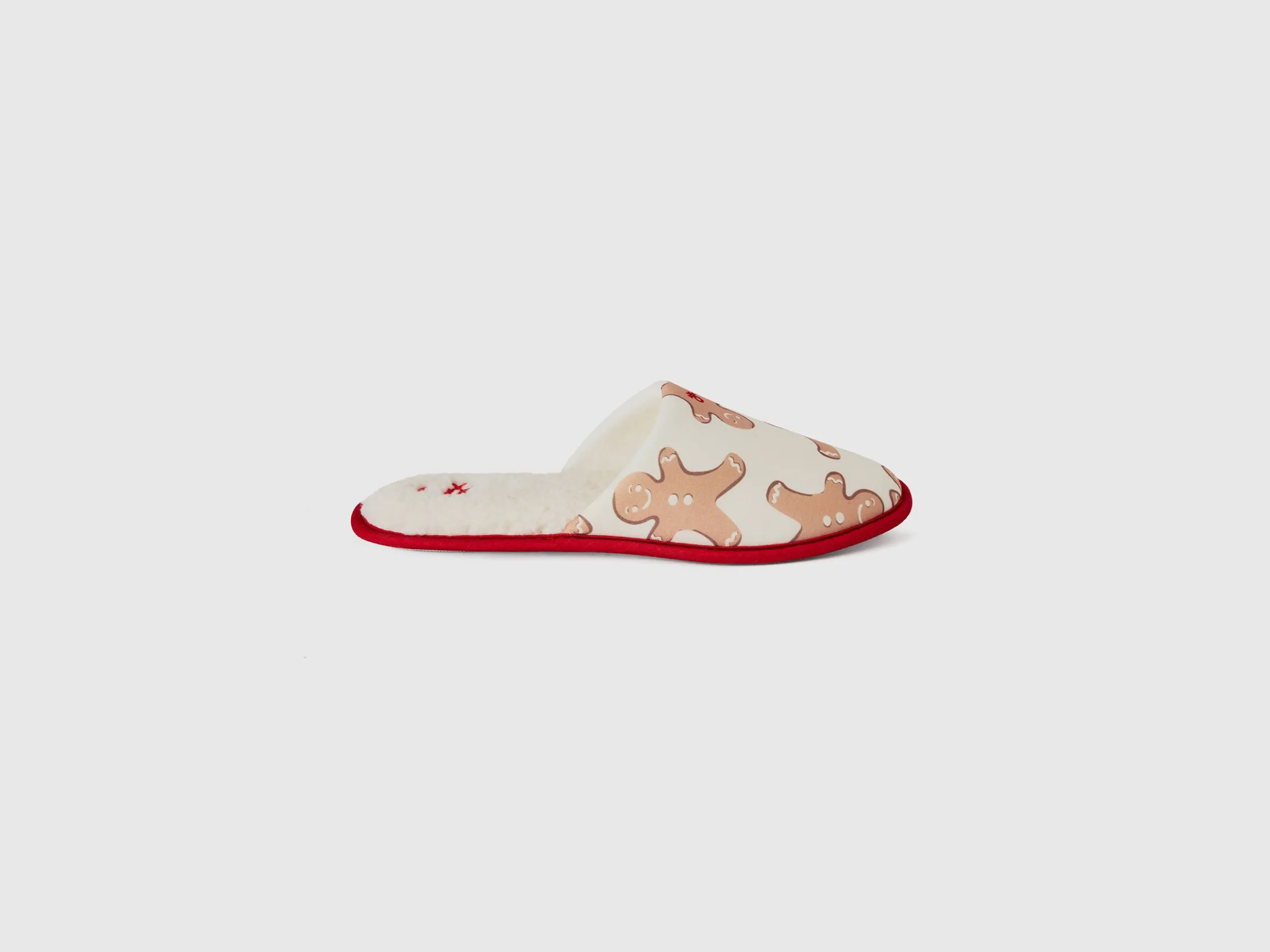 Slippers with biscuit print