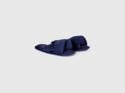 Slippers with woven upper