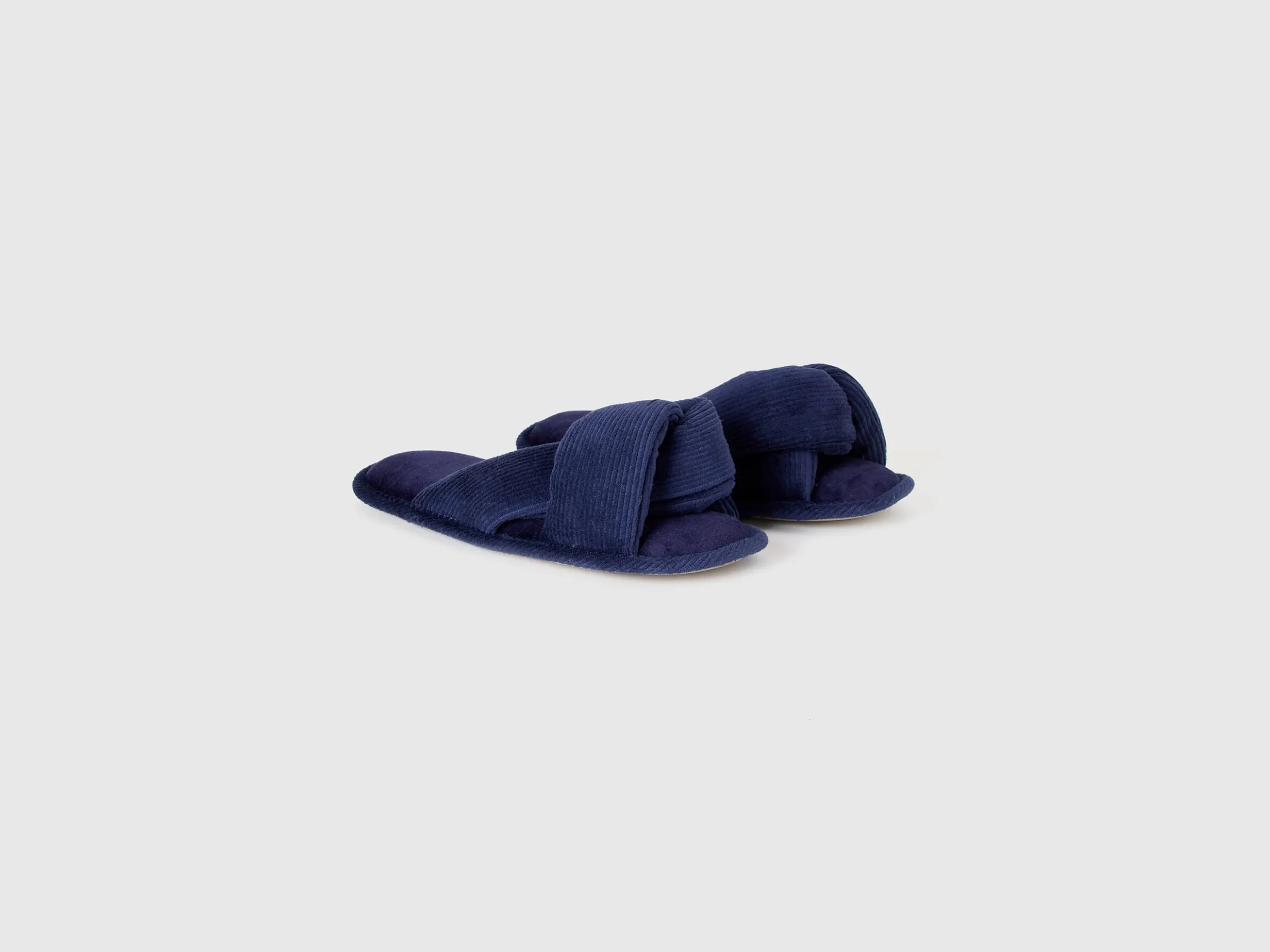 Slippers with woven upper