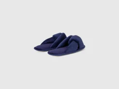Slippers with woven upper