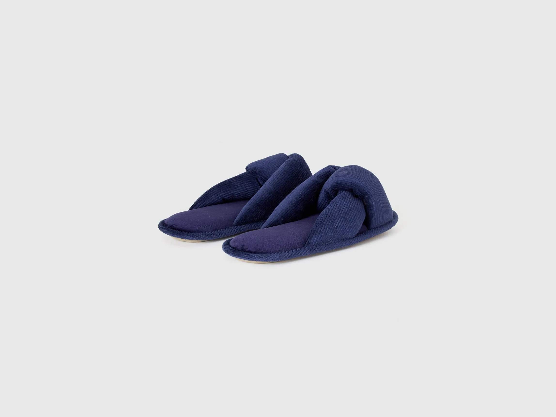 Slippers with woven upper
