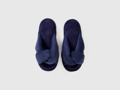 Slippers with woven upper