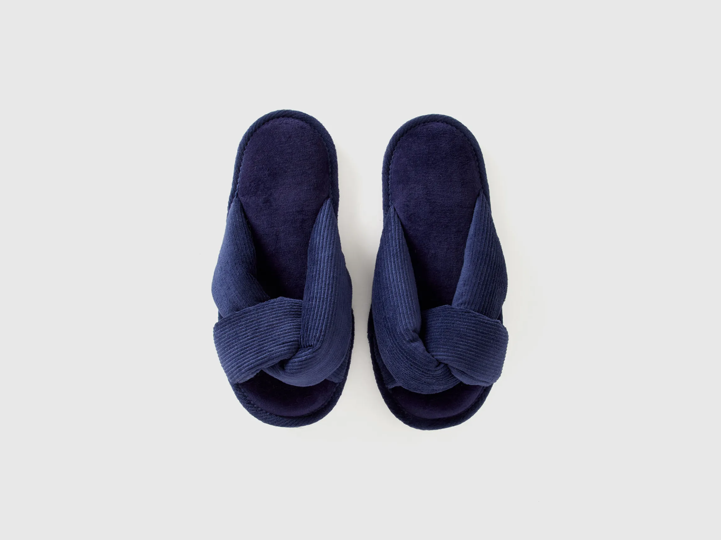 Slippers with woven upper