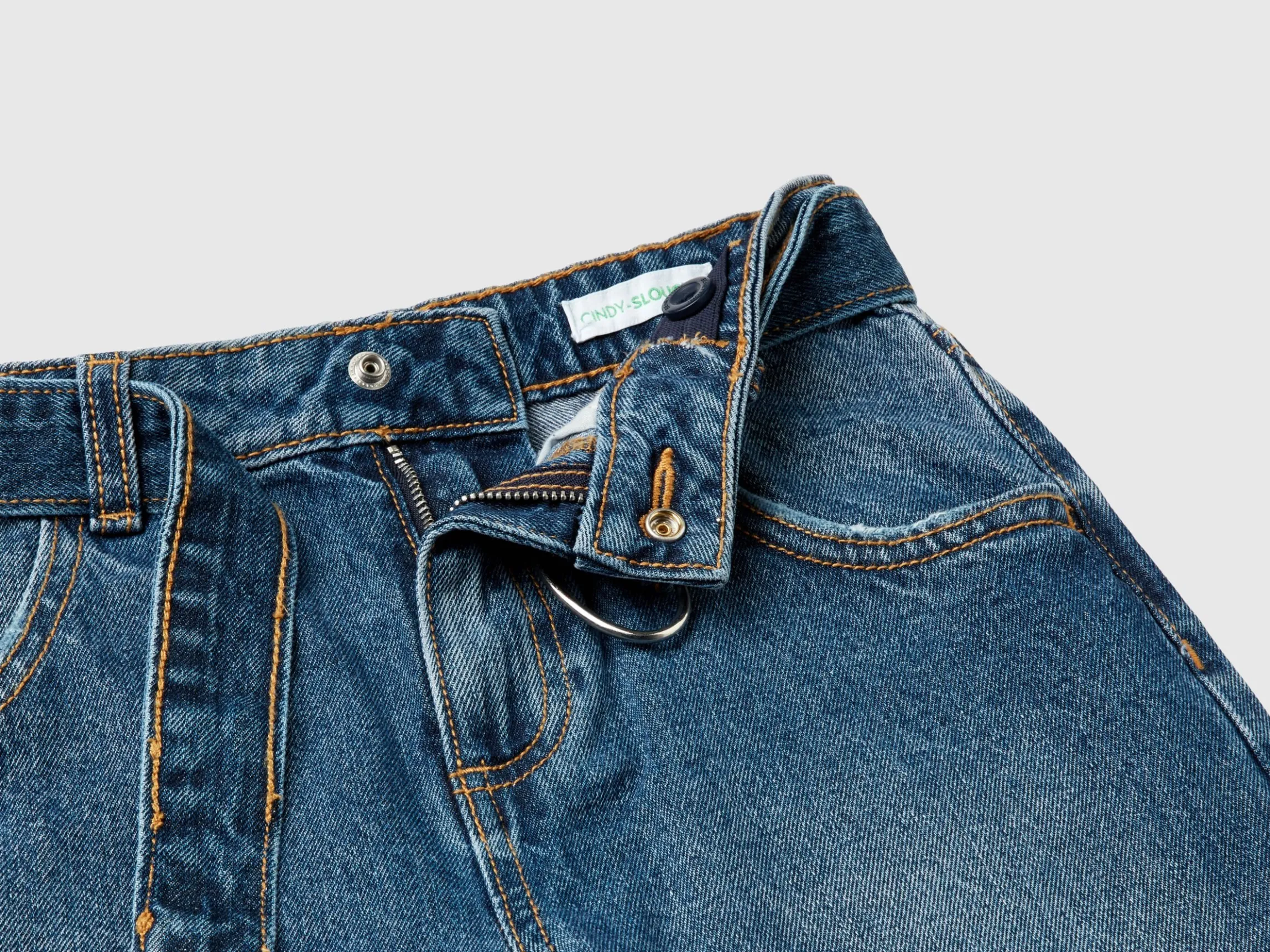 Slouchy fit jeans