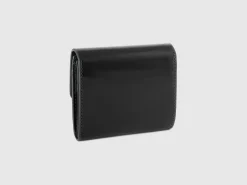 Small wallet in synthetic patent leather
