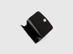 Small wallet in synthetic patent leather