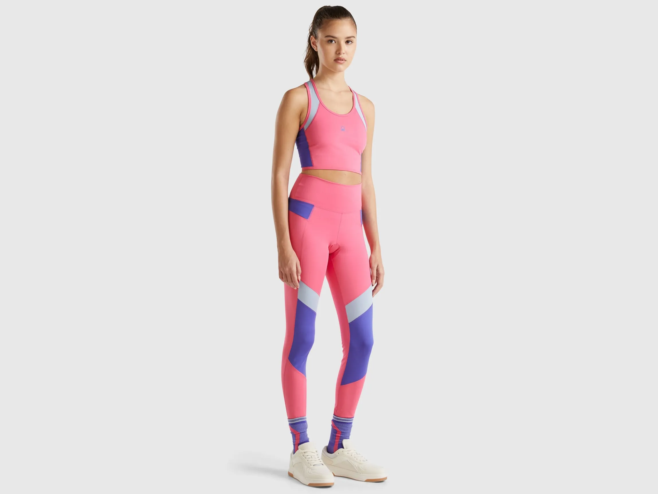 Sports bra top with recycled fabric