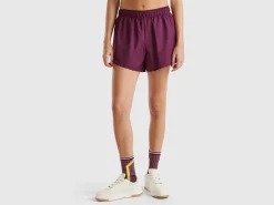 Sports shorts in recycled fabric