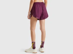 Sports shorts in recycled fabric