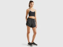 Sports shorts in recycled fabric