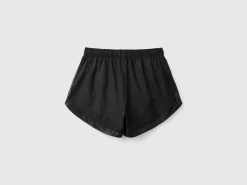 Sports shorts in recycled fabric