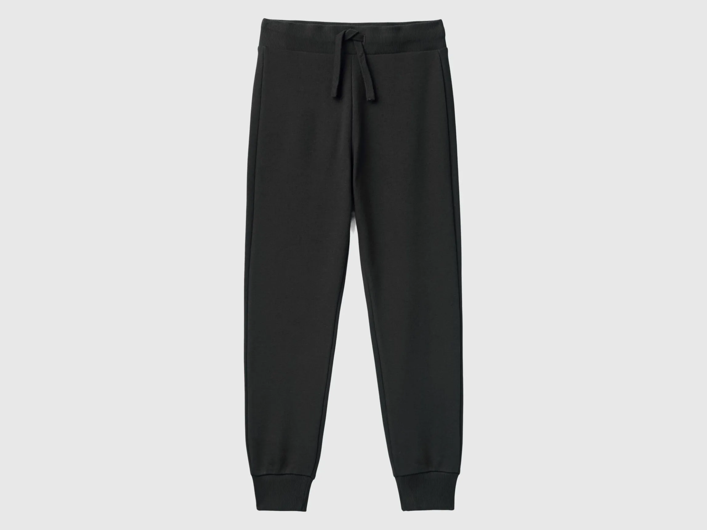 Sporty trousers with drawstring
