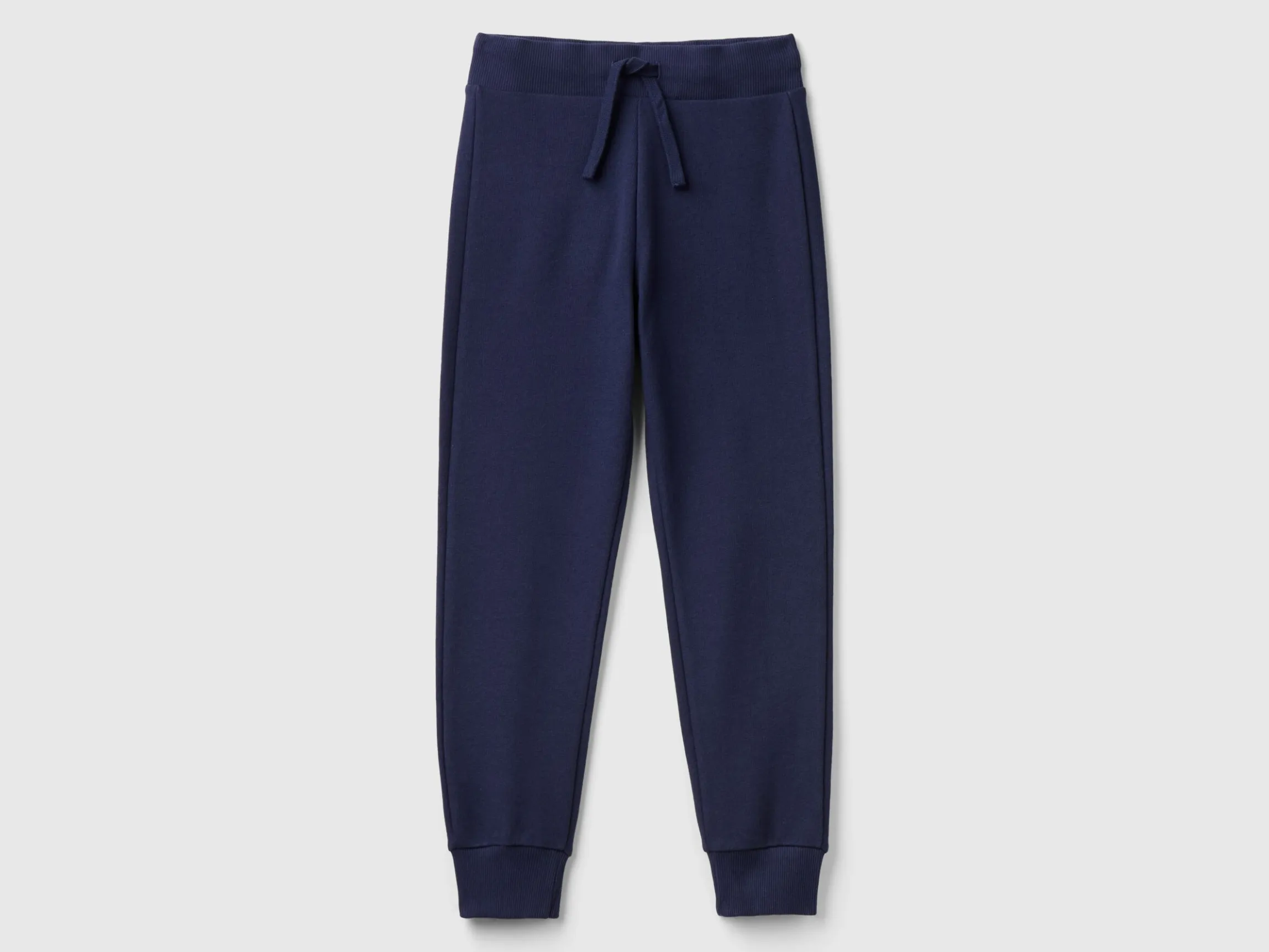 Sporty trousers with drawstring