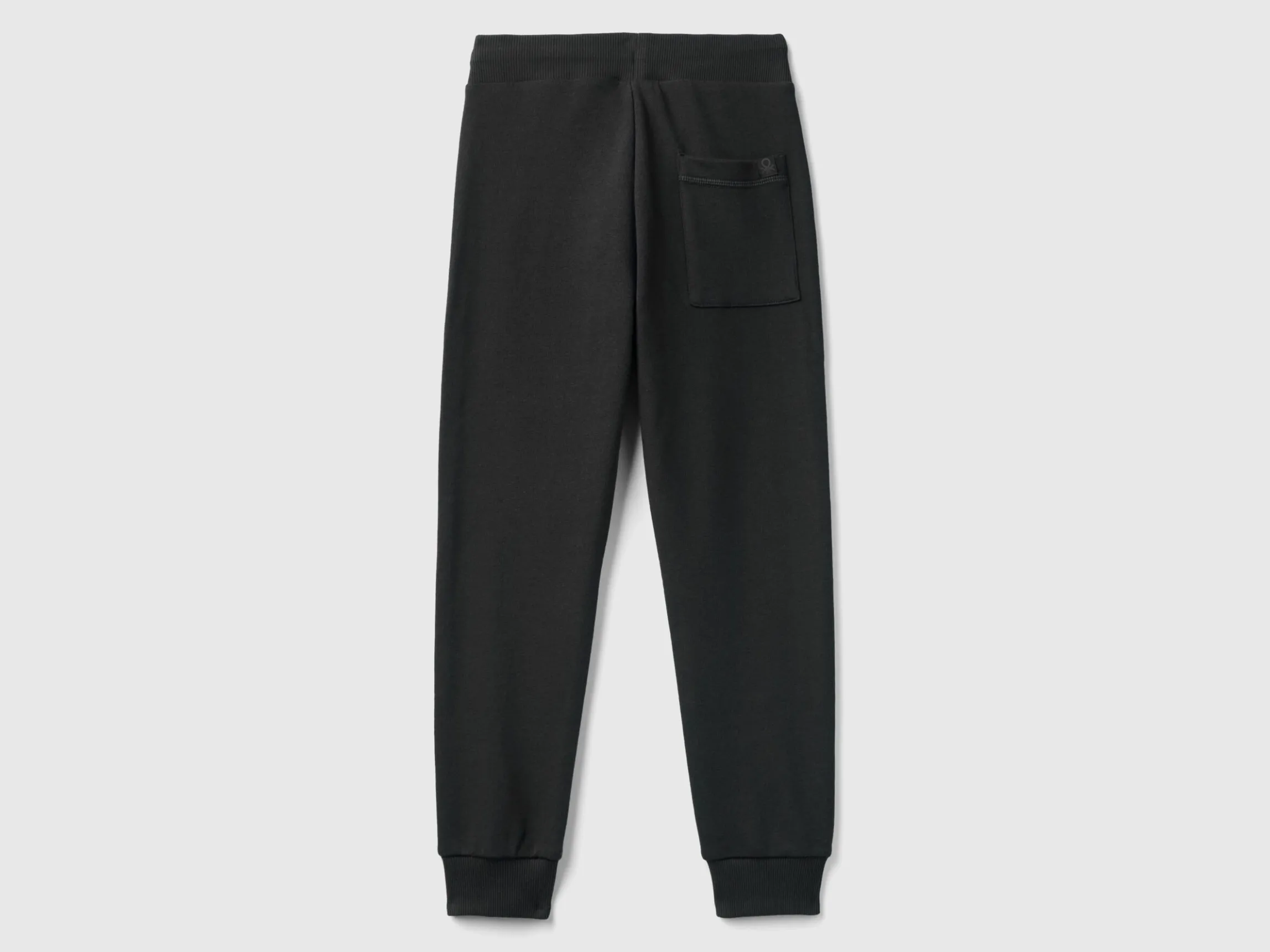 Sporty trousers with drawstring