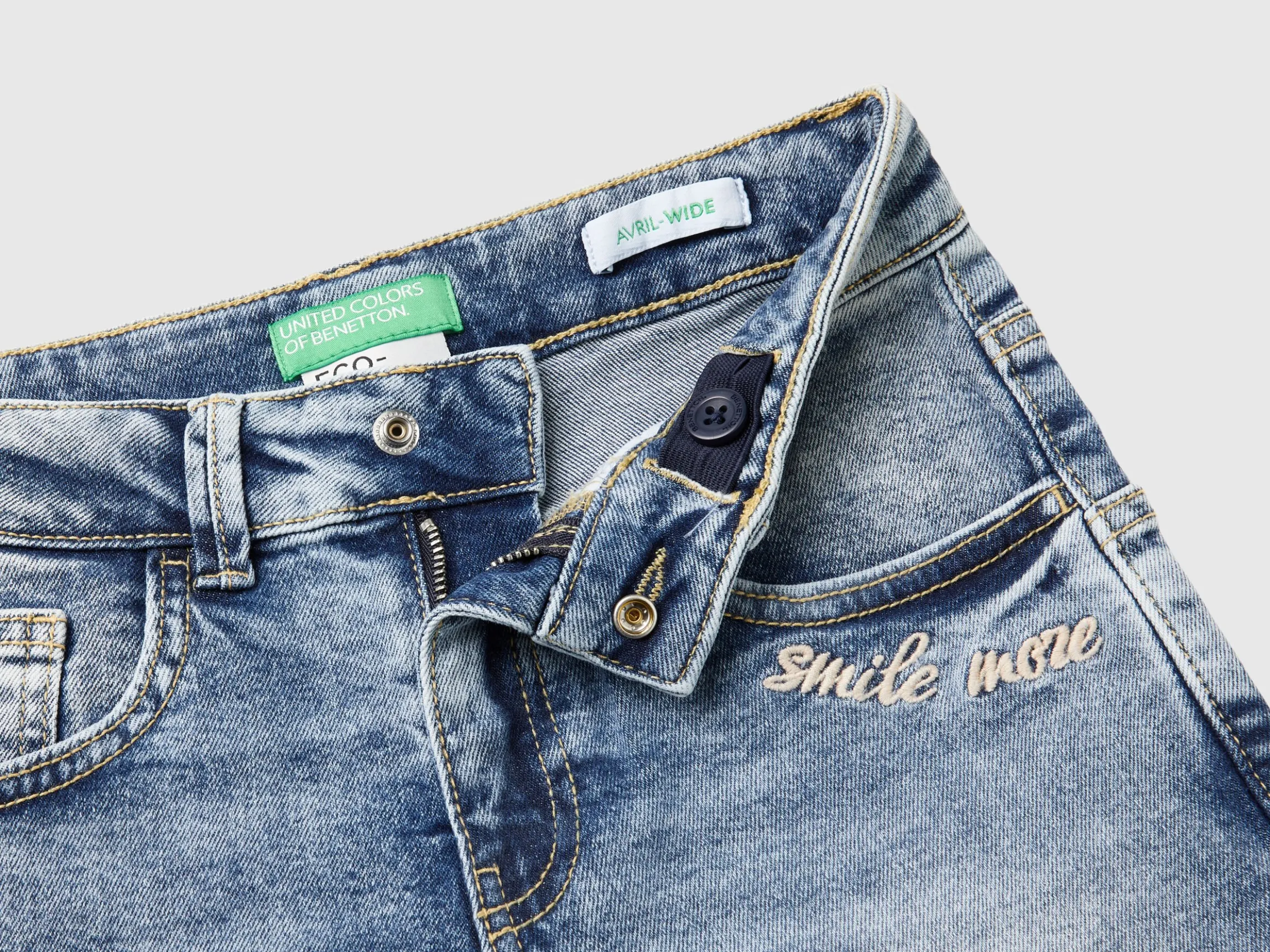 Straight leg jeans in denim
