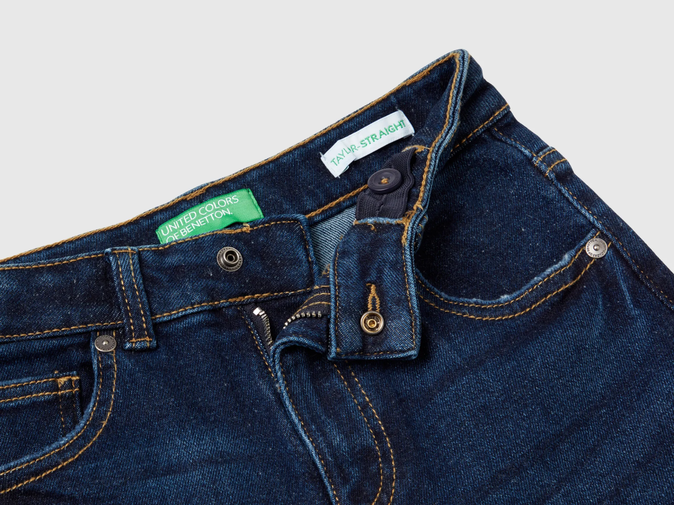 Stretch jeans with cuffs