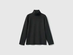 Stretch t-shirt with high neck