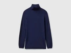 Stretch turtleneck sweater