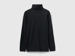 Stretch turtleneck sweater