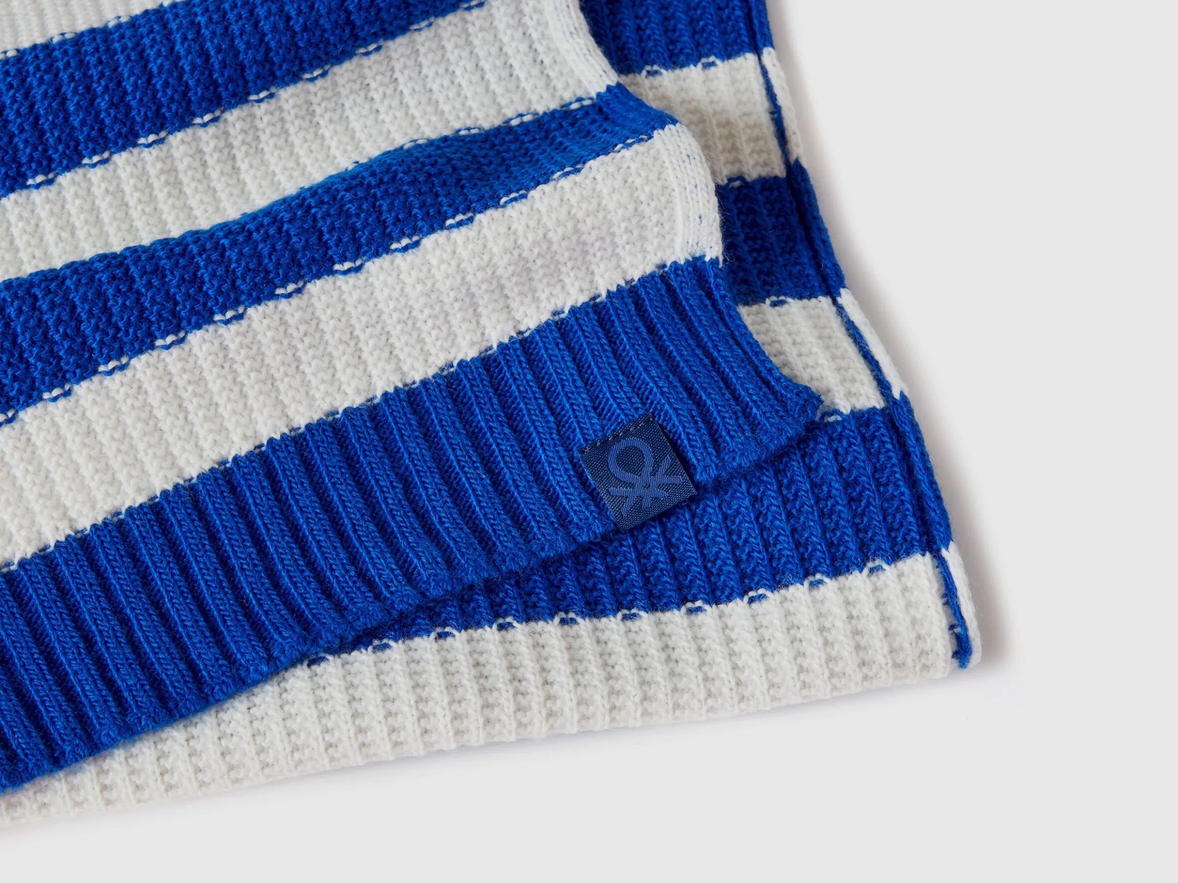 Striped knit scarf