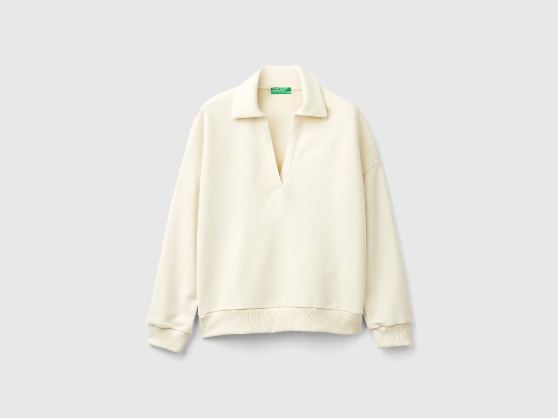 Sweat fabric polo with V-neck
