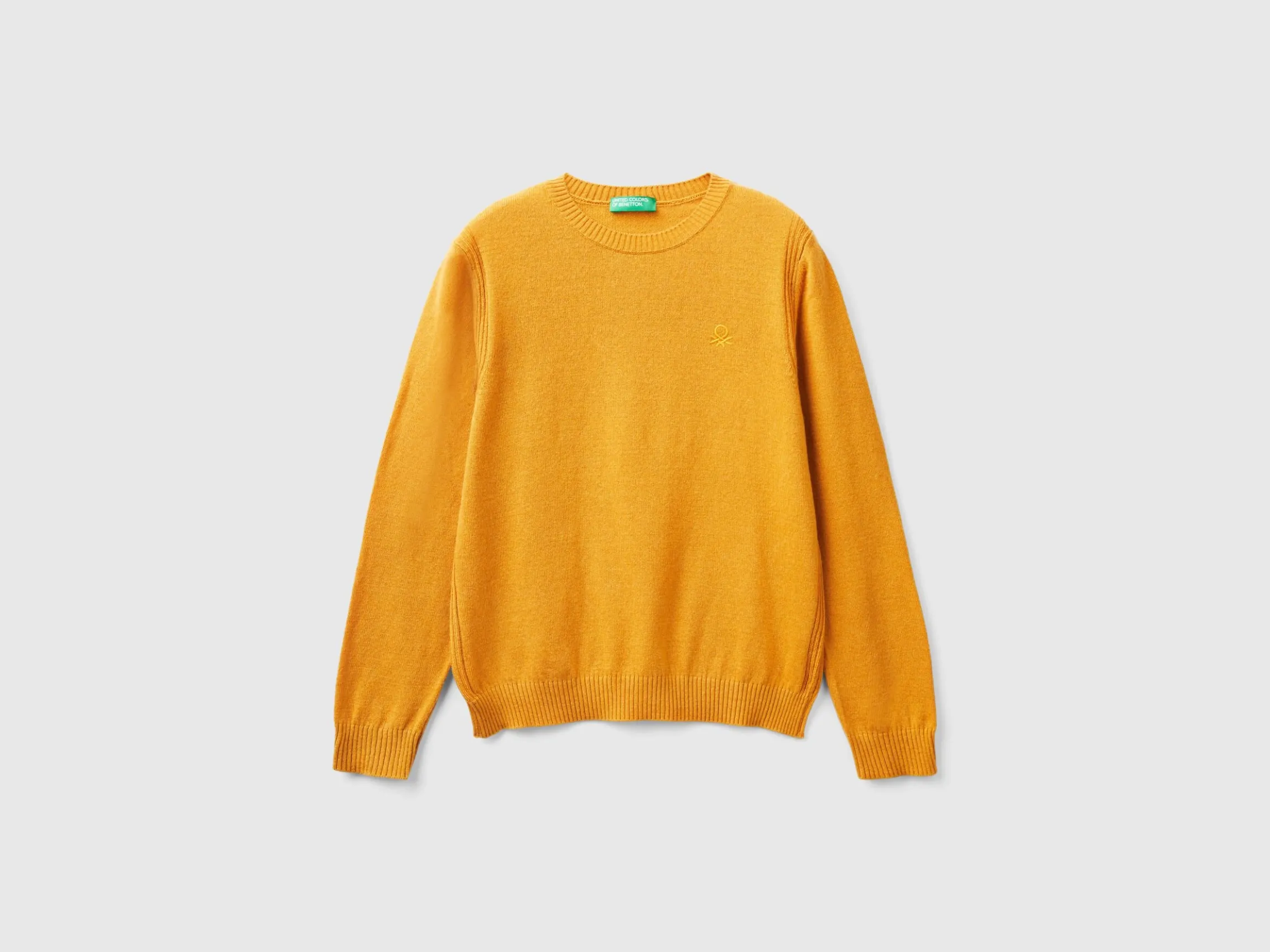 Sweater in cashmere and wool blend