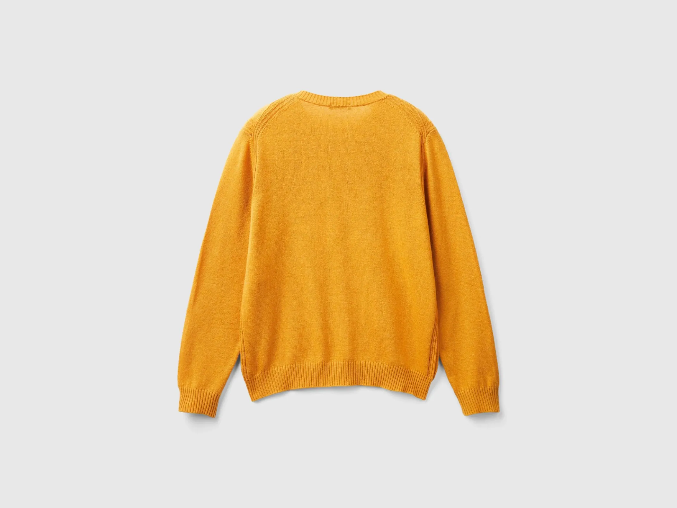 Sweater in cashmere and wool blend