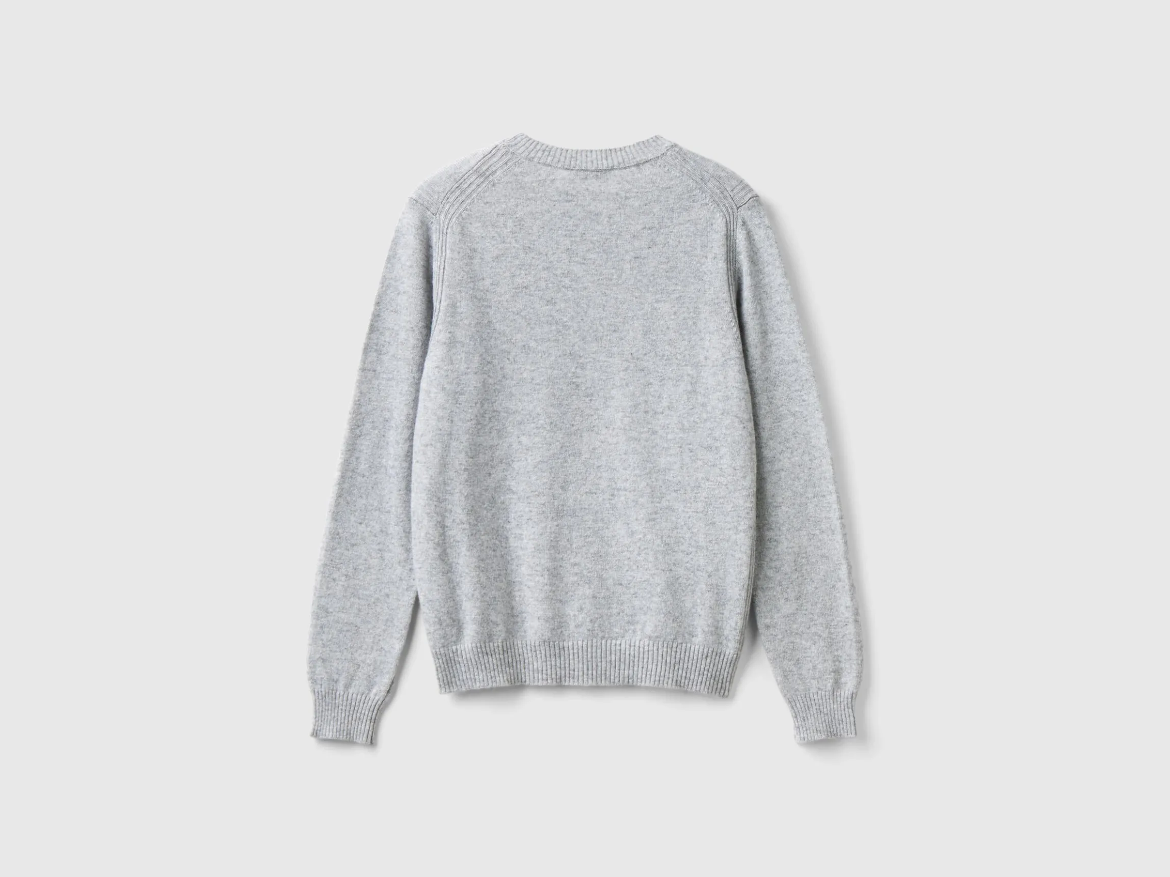 Sweater in cashmere and wool blend