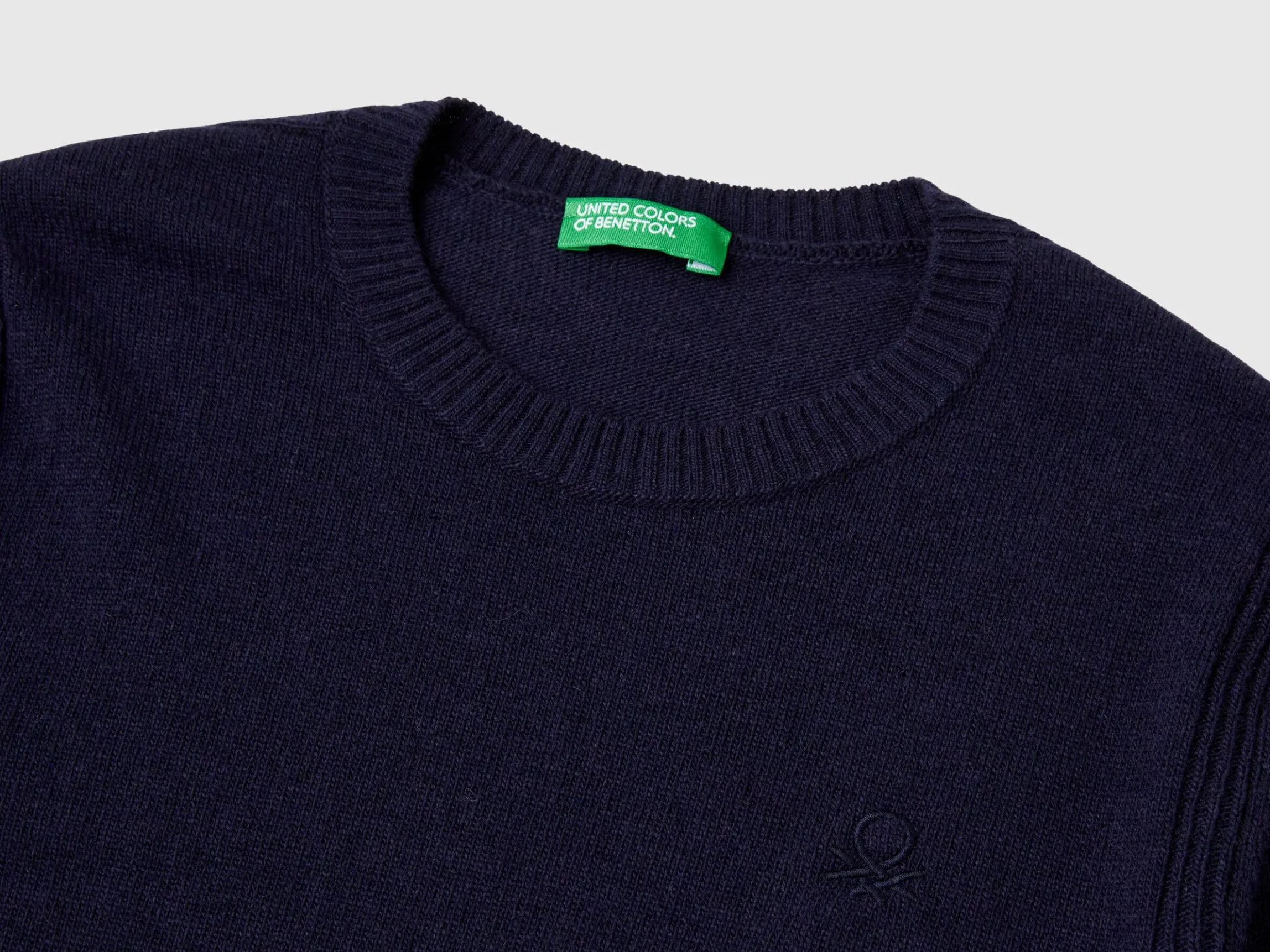 Sweater in cashmere and wool blend
