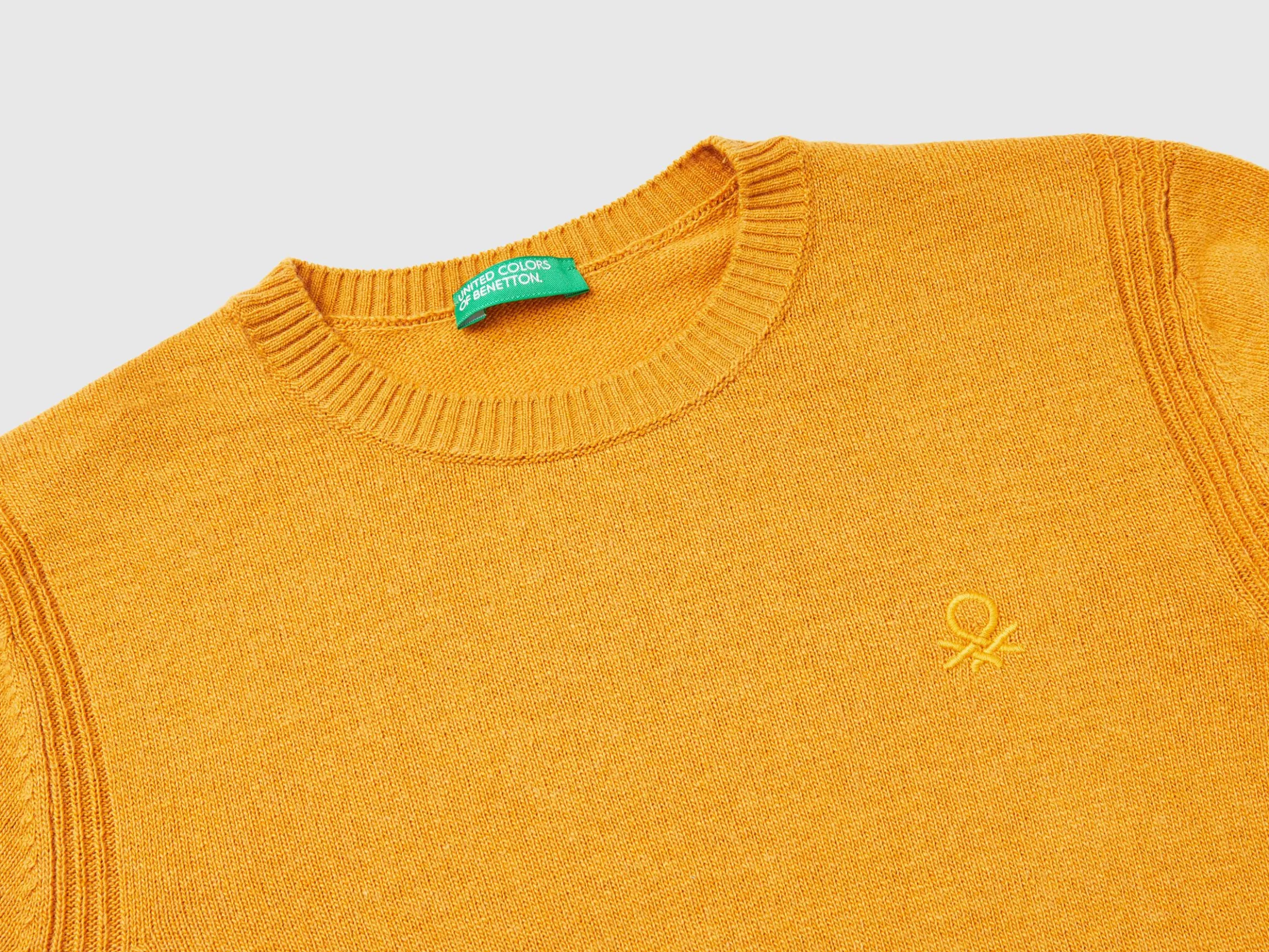 Sweater in cashmere and wool blend